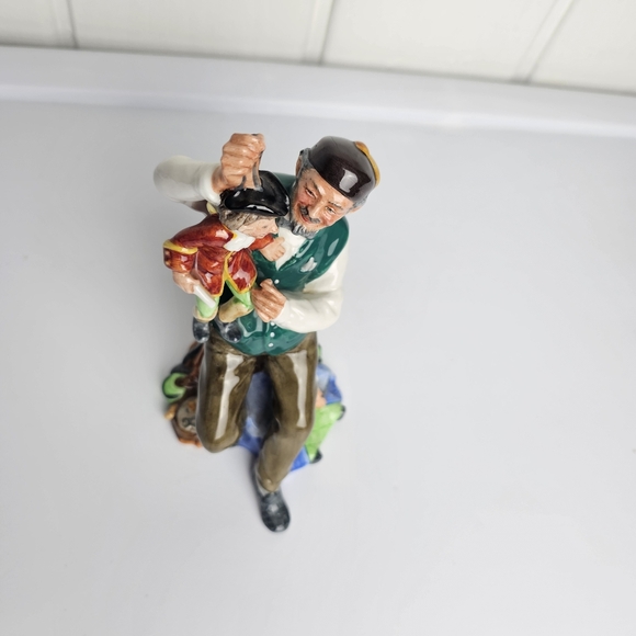 Puppetmaker HN2253 – Royal Doulton Figurine - Picture 5 of 9